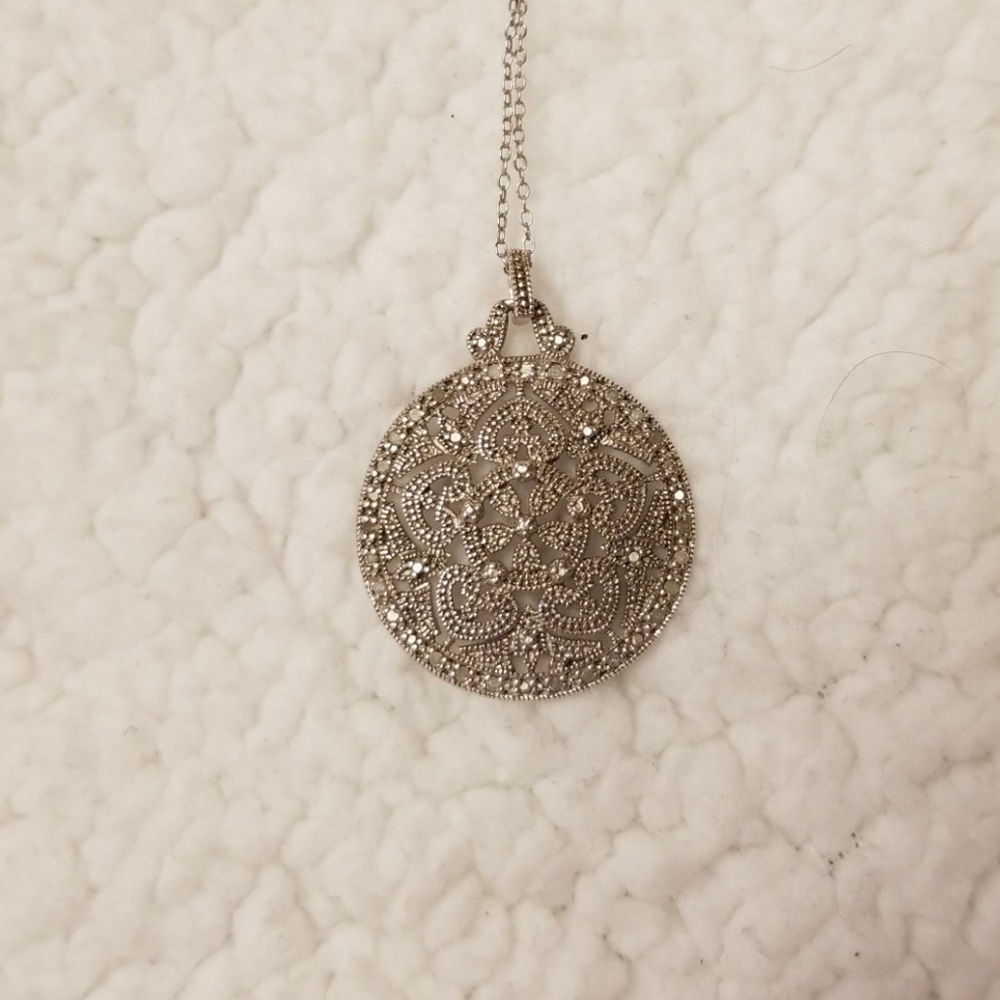 Pendant necklace